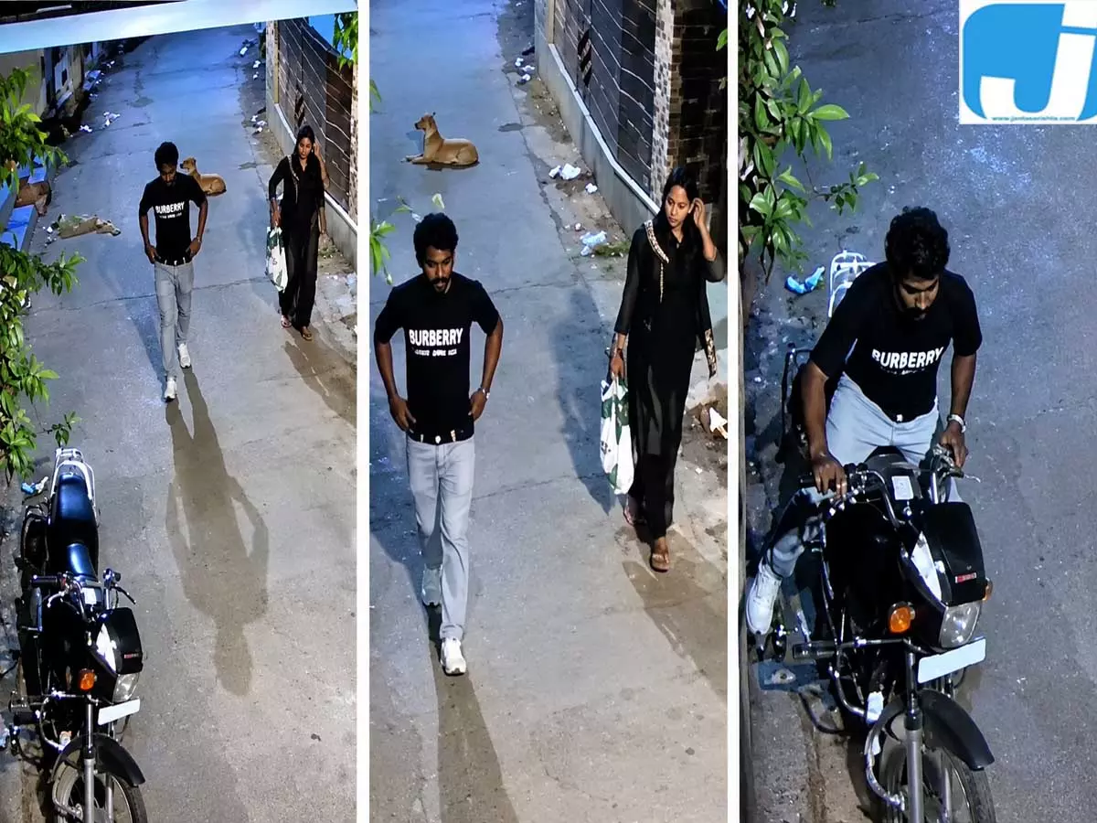 गोरखपुर में बाइक चोरी का VIDEO, 30 सेकंड में वारदात को दिया अंजाम गोरखपुर में बाइक चोरी का VIDEO, 30 सेकंड में वारदात को दिया अंजाम