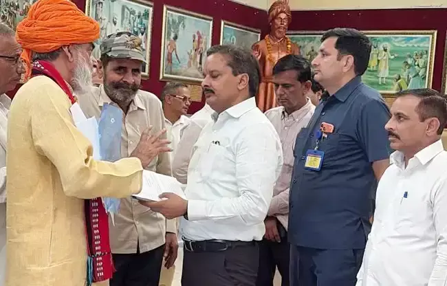 कानूनी सलाह शिविर में 500 ग्रामीणों की भागीदारी, 50 पंचायतें रहीं शामिल कानूनी सलाह शिविर में 500 ग्रामीणों की भागीदारी, 50 पंचायतें रहीं शामिल