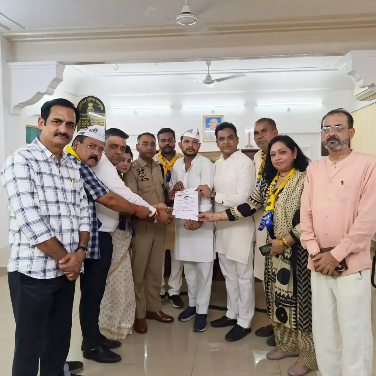 जयपुर में प्रदर्शन के दौरान आप ने मुख्य निर्वाचन आयुक्त के इस्तीफे की मांग उठाई जयपुर में प्रदर्शन के दौरान आप ने मुख्य निर्वाचन आयुक्त के इस्तीफे की मांग उठाई