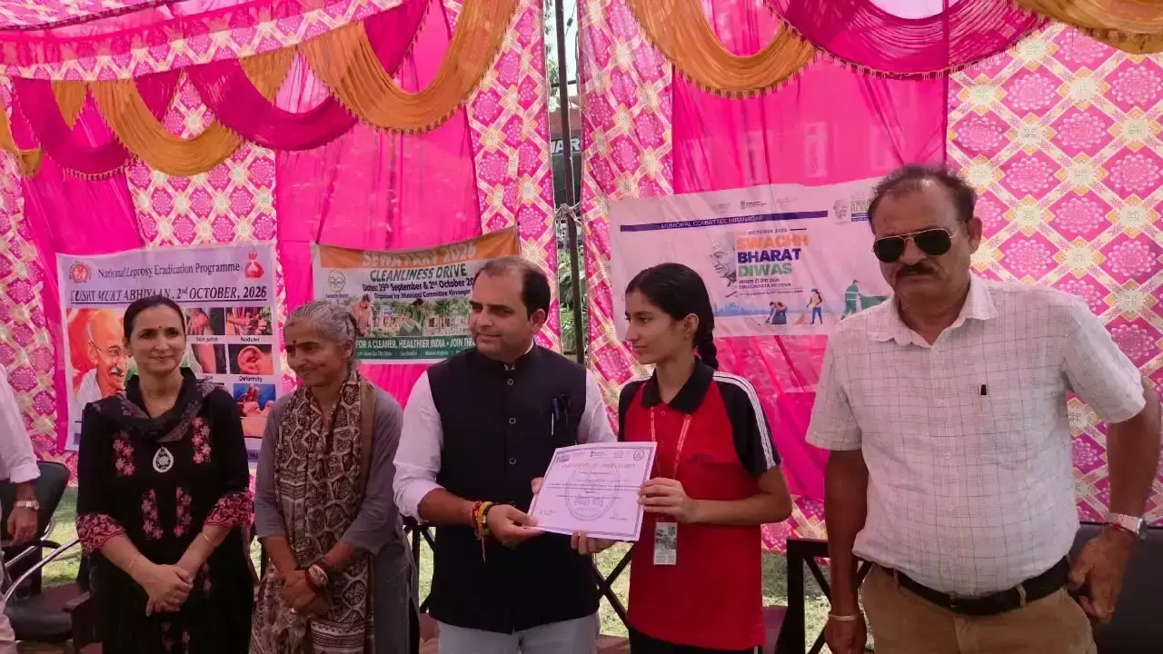 एसडीएम हीरानगर ने दिया स्वच्छता का संदेश, सफाई को आदत बनाने पर जोर एसडीएम हीरानगर ने दिया स्वच्छता का संदेश, सफाई को आदत बनाने पर जोर