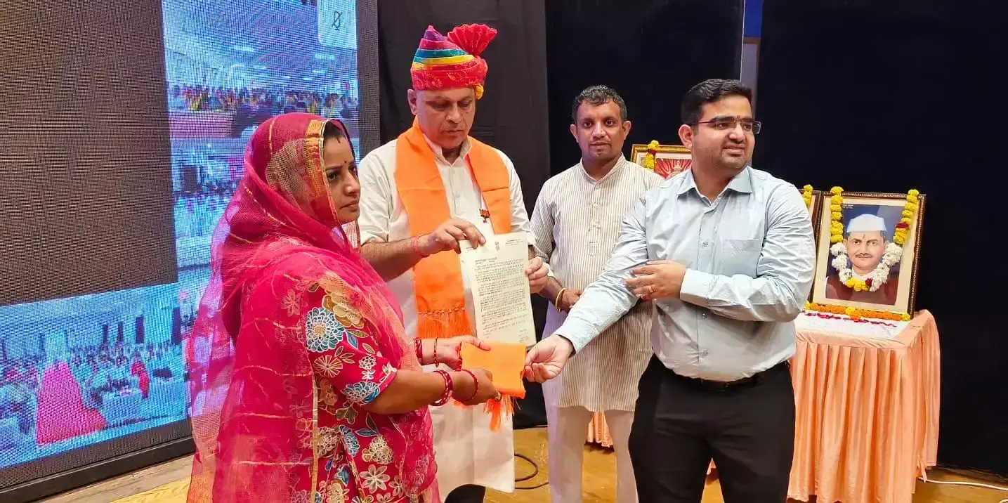 मुख्यमंत्री के संदेश के साथ पंचायतीराज जनप्रतिनिधियों से किया संपर्क मुख्यमंत्री के संदेश के साथ पंचायतीराज जनप्रतिनिधियों से किया संपर्क