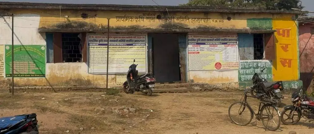 गोदाम में खाद नहीं, रिकॉर्ड में भी हिसाब नहीं…आखिर कहां गए लाखों के खाद? गोदाम में खाद नहीं, रिकॉर्ड में भी हिसाब नहीं…आखिर कहां गए लाखों के खाद?