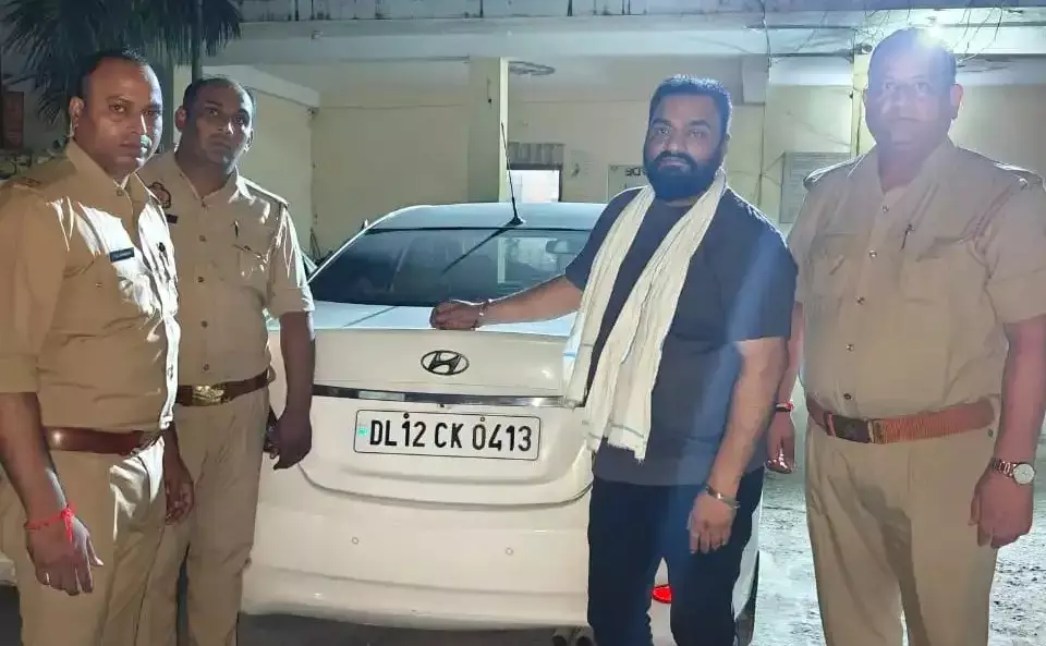 शराब बेचने की फिराक में कार सवार गिरफ्तार, ड्राई-डे पर कर रहा था कोशिश शराब बेचने की फिराक में कार सवार गिरफ्तार, ड्राई-डे पर कर रहा था कोशिश
