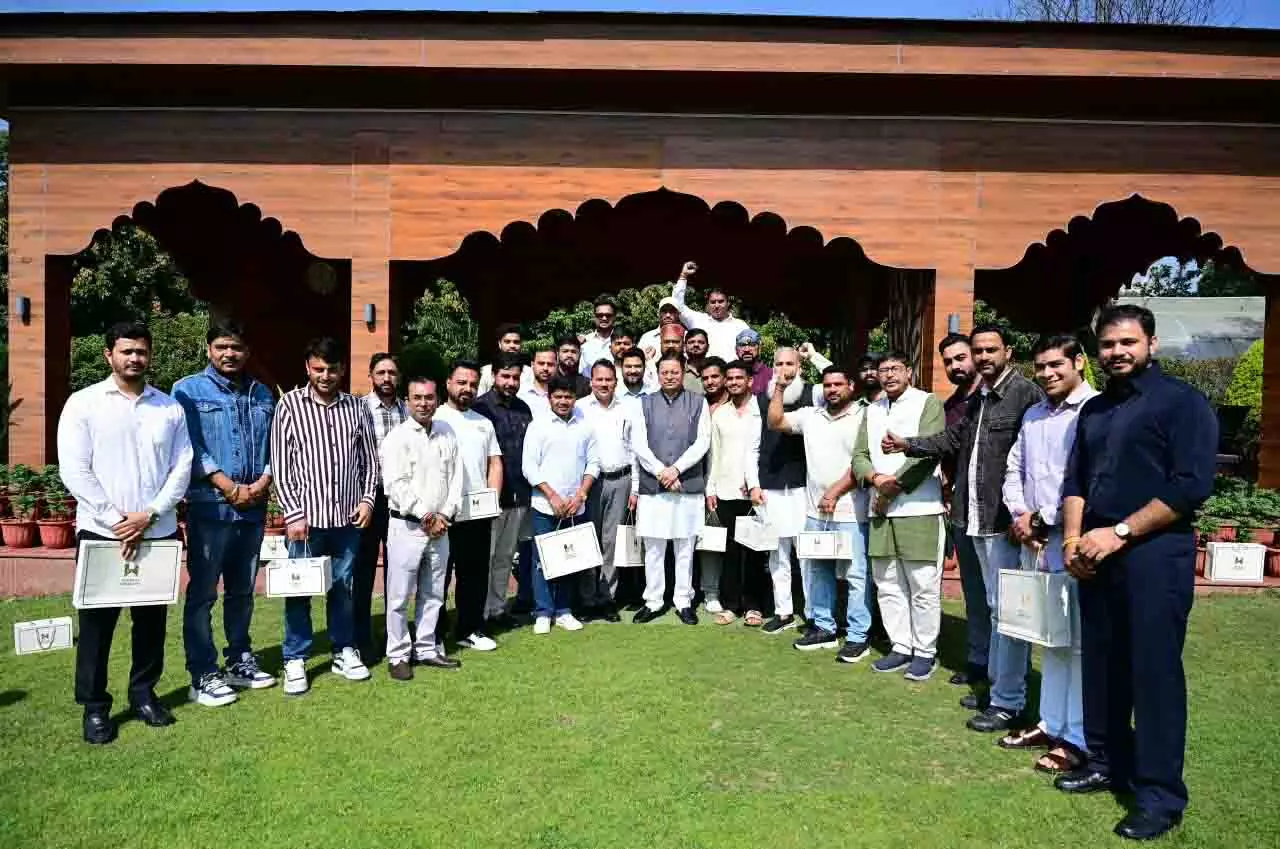 हरियाणा के युवाओं ने मुख्यमंत्री धामी से साझा किए उत्तराखण्ड भ्रमण के अनुभव हरियाणा के युवाओं ने मुख्यमंत्री धामी से साझा किए उत्तराखण्ड भ्रमण के अनुभव