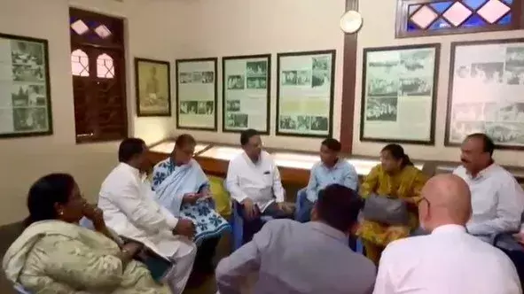 IIT आत्महत्या मामला: कांग्रेस नेताओं ने ली साहिल के परिवार की सुध IIT आत्महत्या मामला: कांग्रेस नेताओं ने ली साहिल के परिवार की सुध