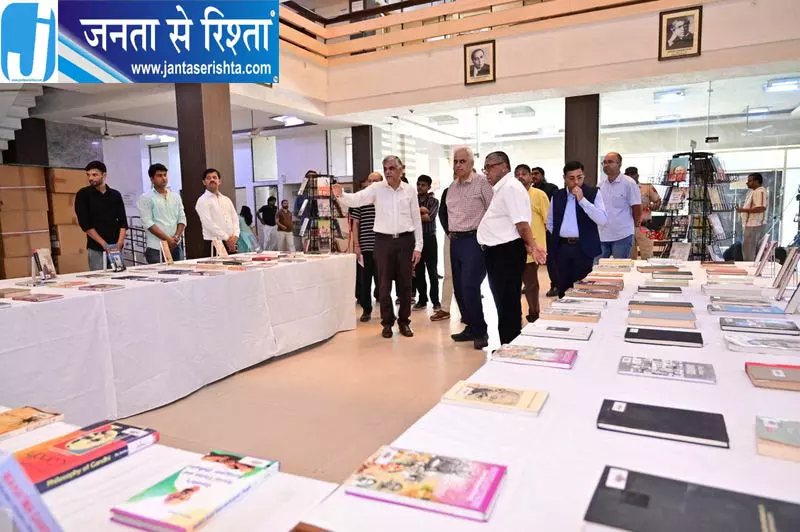 दयानंद विश्वविद्यालय में गांधी-शास्त्री पर पुस्तक प्रदर्शनी दयानंद विश्वविद्यालय में गांधी-शास्त्री पर पुस्तक प्रदर्शनी