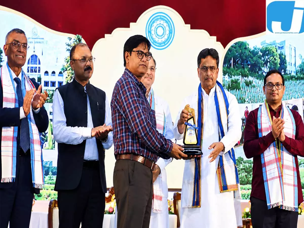 त्रिपुरा विश्वविद्यालय ने डॉ. प्रताप चंद्र आचार्य को दोहरे सम्मान से नवाजा त्रिपुरा विश्वविद्यालय ने डॉ. प्रताप चंद्र आचार्य को दोहरे सम्मान से नवाजा