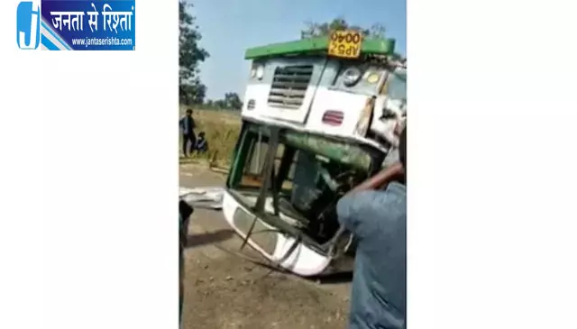 विकाराबाद में बस पलटी, चार महिलाओं की मौत विकाराबाद में बस पलटी, चार महिलाओं की मौत