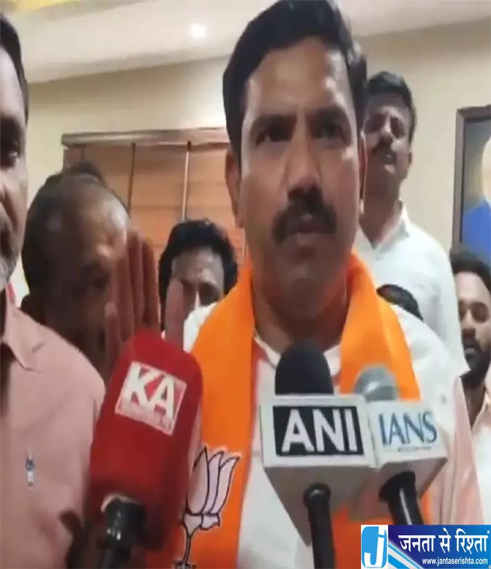 SIR विवाद में BJP का बड़ा दांव विजयेंद्र ने FIR वापस लेने की मांग की SIR विवाद में BJP का बड़ा दांव विजयेंद्र ने FIR वापस लेने की मांग की