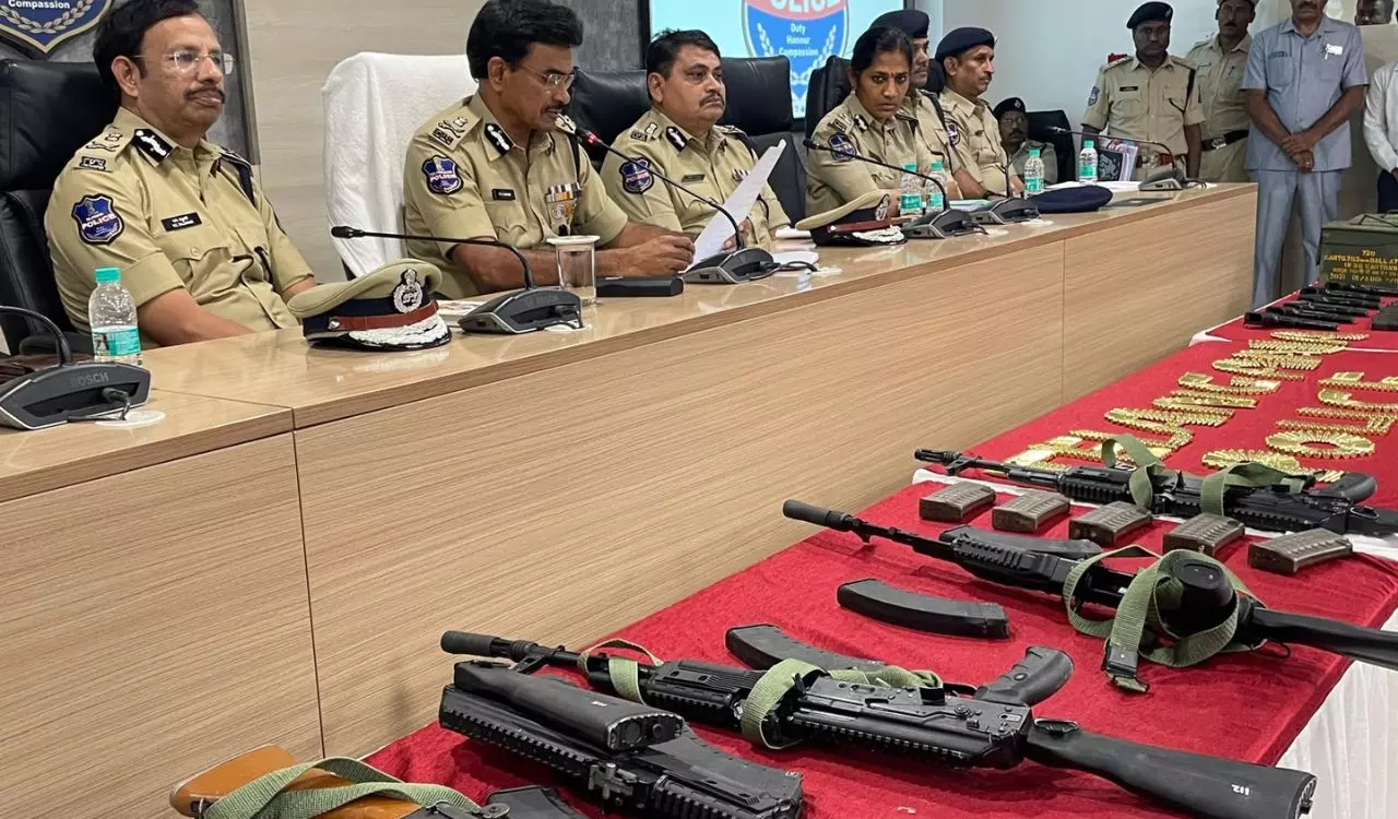 बोलारम हथियार चोरी कांड: शिकंजा कसा, 7 और आरोपी गिरफ्तार बोलारम हथियार चोरी कांड: शिकंजा कसा, 7 और आरोपी गिरफ्तार