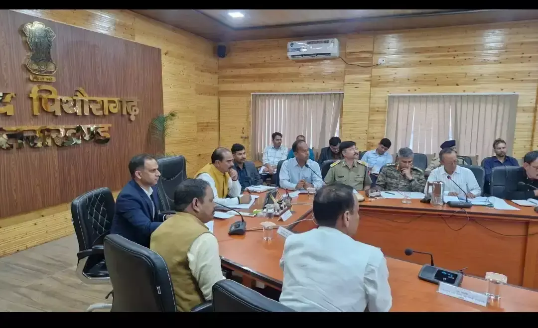 पिथौरागढ़ में सड़क सुधार कार्यों की समीक्षा, प्रभावित इलाकों को बड़ी राहत पिथौरागढ़ में सड़क सुधार कार्यों की समीक्षा, प्रभावित इलाकों को बड़ी राहत