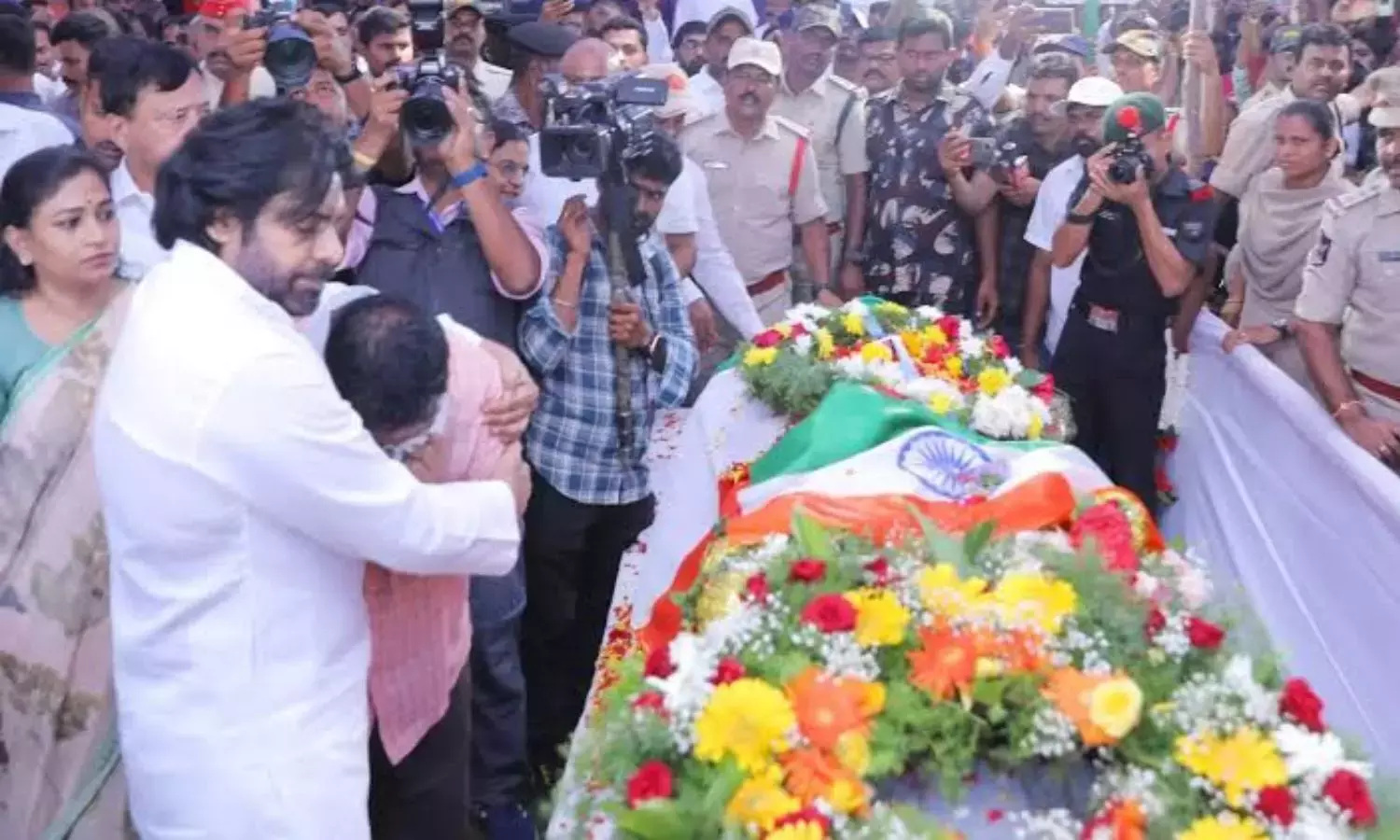 तिरुपति धमाका: मृतकों के परिजनों को 50 लाख मुआवजे का ऐलान तिरुपति धमाका: मृतकों के परिजनों को 50 लाख मुआवजे का ऐलान
