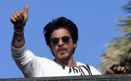 शाहरुख खान ने कैप्टन स्मित मच्छार की तारीफ की, बोले- जरूरत के वक्त मजबूती से डटे रहे शाहरुख खान ने कैप्टन स्मित मच्छार की तारीफ की, बोले- जरूरत के वक्त मजबूती से डटे रहे