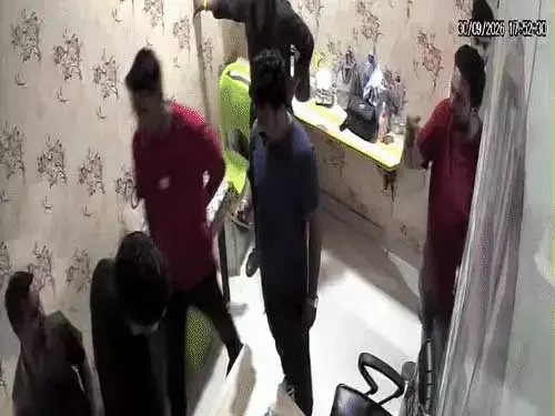 लाइब्रेरी में हंगामा, छात्र-छात्राओं से गाली-गलौज और धमकी का आरोप लाइब्रेरी में हंगामा, छात्र-छात्राओं से गाली-गलौज और धमकी का आरोप