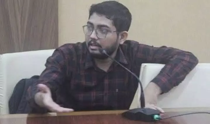 असम में विरोध प्रदर्शन: IIT छात्र कल्पार्णव गुप्ता की रिहाई की मांग तेज असम में विरोध प्रदर्शन: IIT छात्र कल्पार्णव गुप्ता की रिहाई की मांग तेज