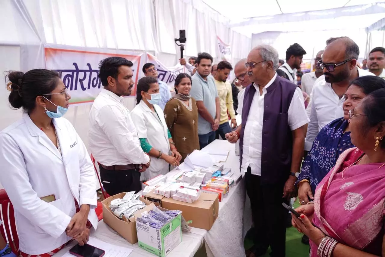 सांसद बृजमोहन अग्रवाल ने स्वच्छता दीदियों को किया सम्मानित, स्वच्छता की दिलाई शपथ सांसद बृजमोहन अग्रवाल ने स्वच्छता दीदियों को किया सम्मानित, स्वच्छता की दिलाई शपथ