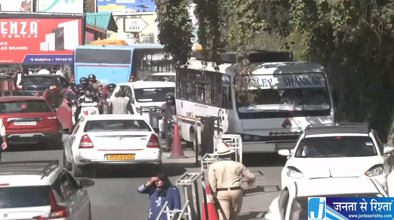 शिमला में उमड़ा पर्यटकों का सैलाब होटल 80% तक फुल शिमला में उमड़ा पर्यटकों का सैलाब होटल 80% तक फुल