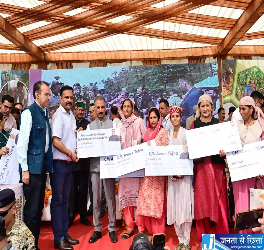 निर्माण श्रमिकों के खाते में पहुंची करोड़ों की सहायता निर्माण श्रमिकों के खाते में पहुंची करोड़ों की सहायता