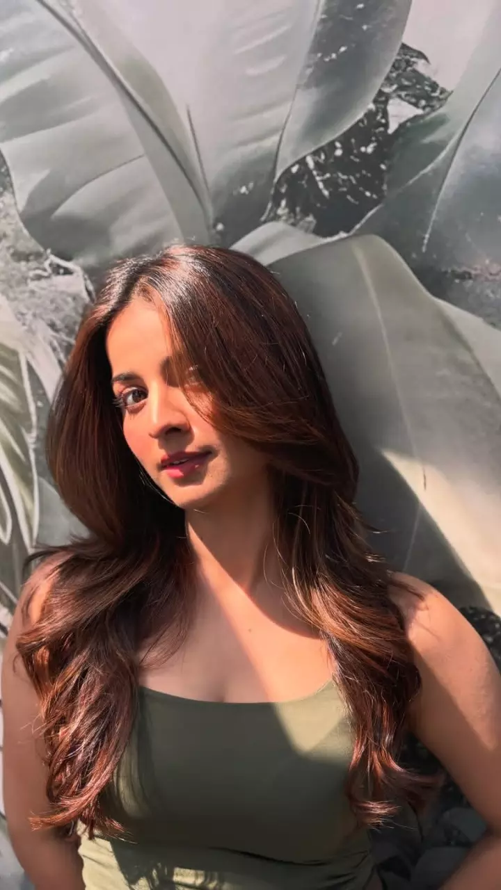 ग्रीन ड्रेस में महिमा मकवाना का खूबसूरत अंदाज ग्रीन ड्रेस में महिमा मकवाना का खूबसूरत अंदाज