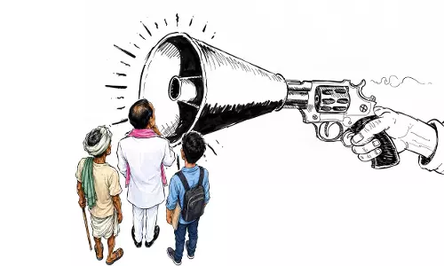 राजनीतिक एजेंडा को कौन नियंत्रित करता है?