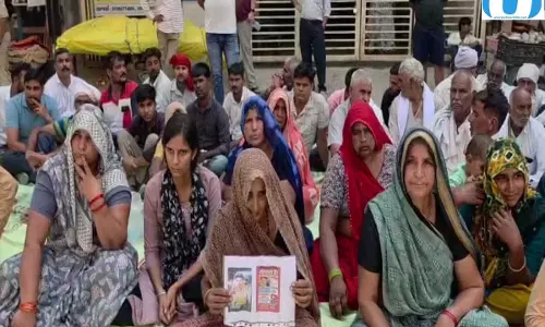 वृंदावन में प्रेमानंद महाराज के आश्रम के बाहर हंगामा, तीन हिरासत में