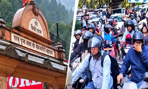 कैंची धाम में घंटों फंसे पर्यटक, खाने-पानी के लिए हुए परेशान