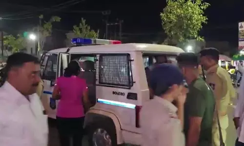 जिम की पेन ड्राइव में लड़कियों के आपत्तिजनक VIDEO! असली या AI, जांच में जुटी पुलिस जिम की पेन ड्राइव में लड़कियों के आपत्तिजनक VIDEO! असली या AI, जांच में जुटी पुलिस