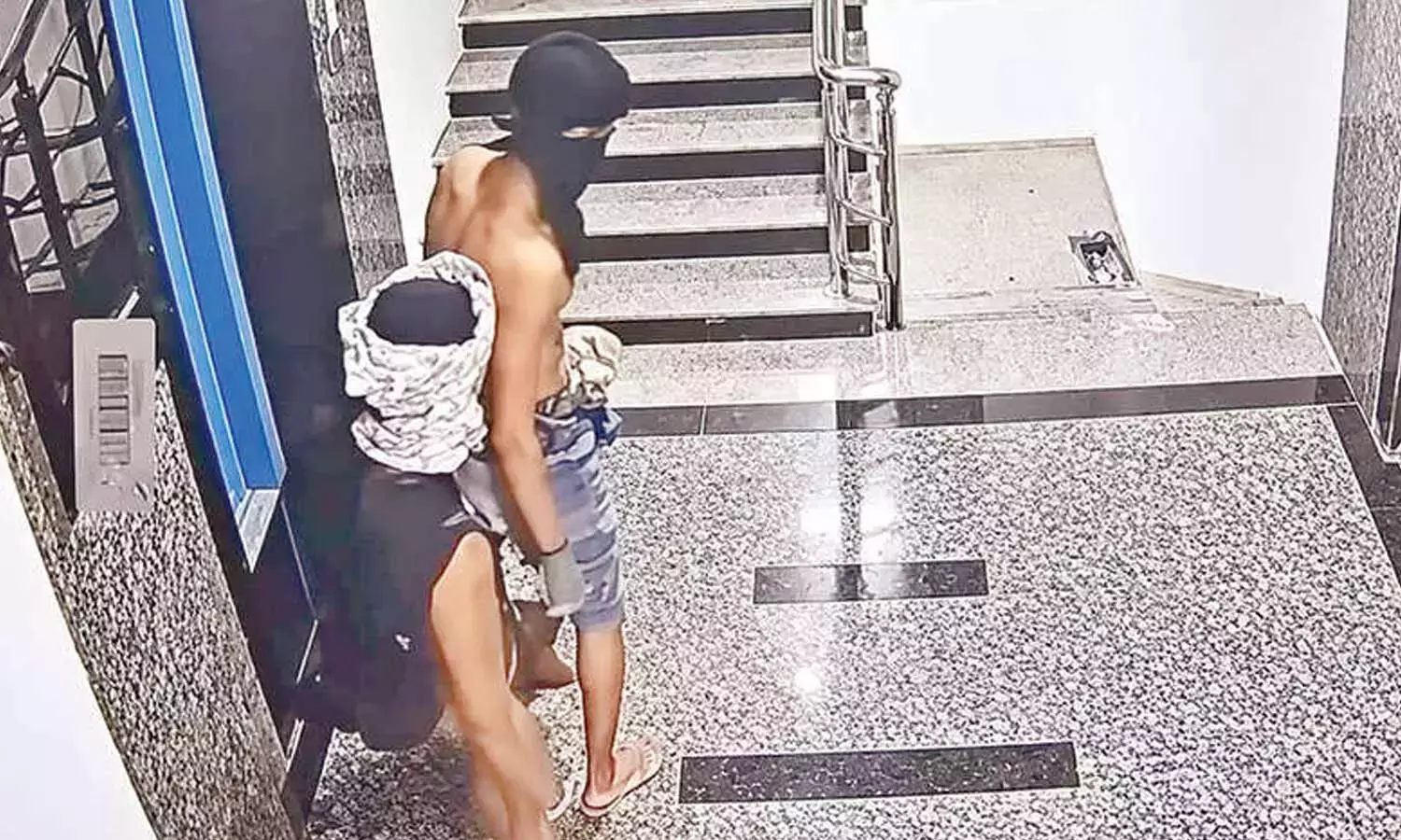 ‘चड्डी गैंग’ ने फिर हाथ साफ़ किया, सोना और नकदी लेकर फरार