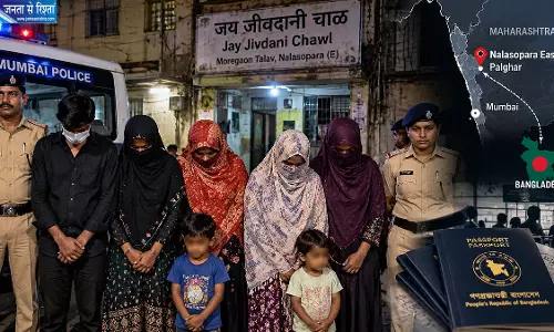 नालासोपारा में तड़के छापेमारी, दो बच्चों समेत 7 संदिग्ध बांग्लादेशी नागरिक गिरफ्तार नालासोपारा में तड़के छापेमारी, दो बच्चों समेत 7 संदिग्ध बांग्लादेशी नागरिक गिरफ्तार