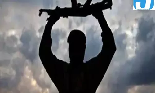 पाकिस्तान से आई AK-47 और हैंड ग्रेनेड बरामद, अमृतसर में तस्कर गिरफ्तार पाकिस्तान से आई AK-47 और हैंड ग्रेनेड बरामद, अमृतसर में तस्कर गिरफ्तार