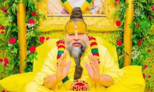 प्रेमानंद महाराज के आश्रम पर उठे सवाल