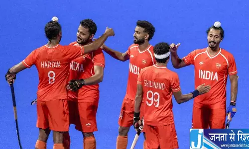 भारत ने हॉकी खिताब का बचाव करते हुए गोल्डन डबल हासिल किया भारत ने हॉकी खिताब का बचाव करते हुए गोल्डन डबल हासिल किया