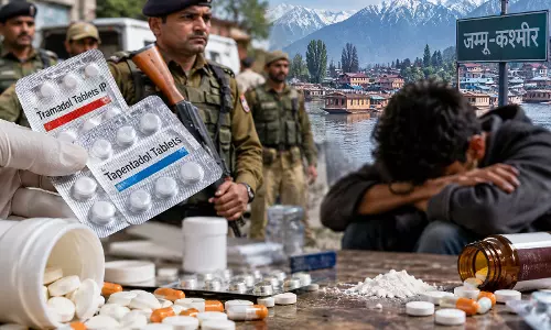 जम्मू-कश्मीर में नशे का नया ट्रेंड, हेरोइन की जगह दर्द की दवाओं का बढ़ा इस्तेमाल; पुलिस सतर्क जम्मू-कश्मीर में नशे का नया ट्रेंड, हेरोइन की जगह दर्द की दवाओं का बढ़ा इस्तेमाल; पुलिस सतर्क