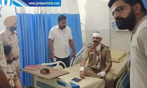 अंबाला में युवक को बचाने पहुंचे इंस्पेक्टर घायल अंबाला में युवक को बचाने पहुंचे इंस्पेक्टर घायल