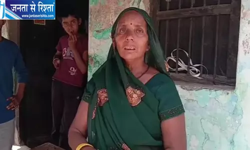बातों में उलझाकर महिला से सोने के आभूषण छीने, पहड़िया मंडी गेट के सामने वारदात बातों में उलझाकर महिला से सोने के आभूषण छीने, पहड़िया मंडी गेट के सामने वारदात