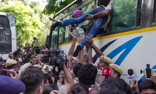 महिला पत्रकारों ने पुलिसकर्मियों पर यौन उत्पीड़न का गंभीर आरोप लगाया, क्राइम ब्रांच को मिला केस महिला पत्रकारों ने पुलिसकर्मियों पर यौन उत्पीड़न का गंभीर आरोप लगाया, क्राइम ब्रांच को मिला केस