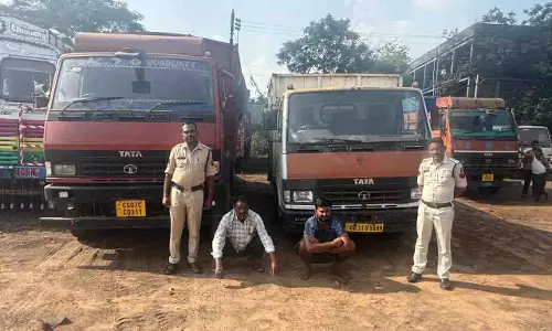 ऑपरेशन प्रहार में पूंजीपथरा पुलिस की बड़ी कार्रवाई, 17.9 टन अवैध कबाड़ जब्त ऑपरेशन प्रहार में पूंजीपथरा पुलिस की बड़ी कार्रवाई, 17.9 टन अवैध कबाड़ जब्त