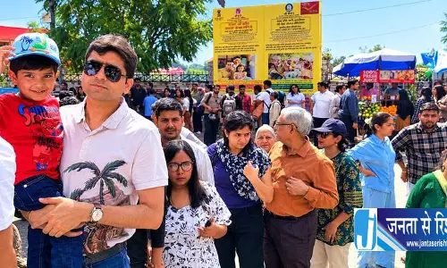 कम बारिश के बीच बीर-बिलिंग और धर्मशाला में उमड़ी पर्यटकों की भीड़ कम बारिश के बीच बीर-बिलिंग और धर्मशाला में उमड़ी पर्यटकों की भीड़