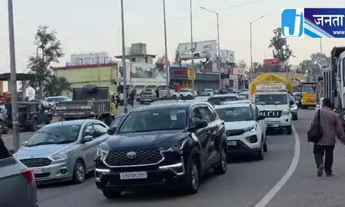 लंबे वीकेंड पर उमड़े पर्यटक, 7 हजार वाहन पहुंचे हिमाचल