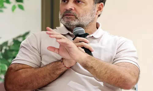 बिहार बाढ़ पर राहुल गांधी ने सरकार को घेरा बिहार बाढ़ पर राहुल गांधी ने सरकार को घेरा