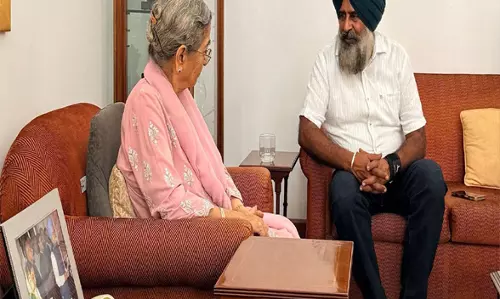 पंजाब कांग्रेस अध्यक्ष परगट सिंह ने गुरशरण कौर से की मुलाकात पंजाब कांग्रेस अध्यक्ष परगट सिंह ने गुरशरण कौर से की मुलाकात