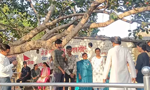 नुक्कड़ नाटक के माध्यम से जनजागरूकता का संदेश नुक्कड़ नाटक के माध्यम से जनजागरूकता का संदेश