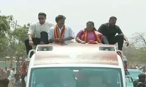तमिलनाडु उपचुनाव: मुख्यमंत्री विजय ने धारापुरम में टीवीके उम्मीदवार के समर्थन में किया रोड शो