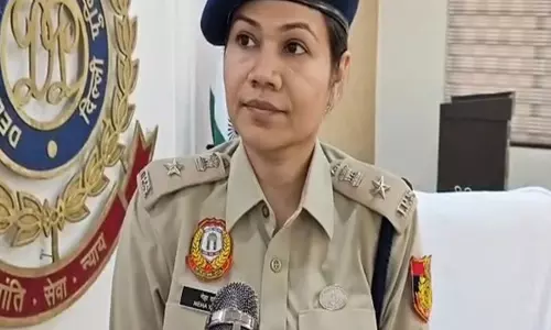 SIR प्रदर्शन में महिला पत्रकारों से बदसलूकी का आरोप SIR प्रदर्शन में महिला पत्रकारों से बदसलूकी का आरोप
