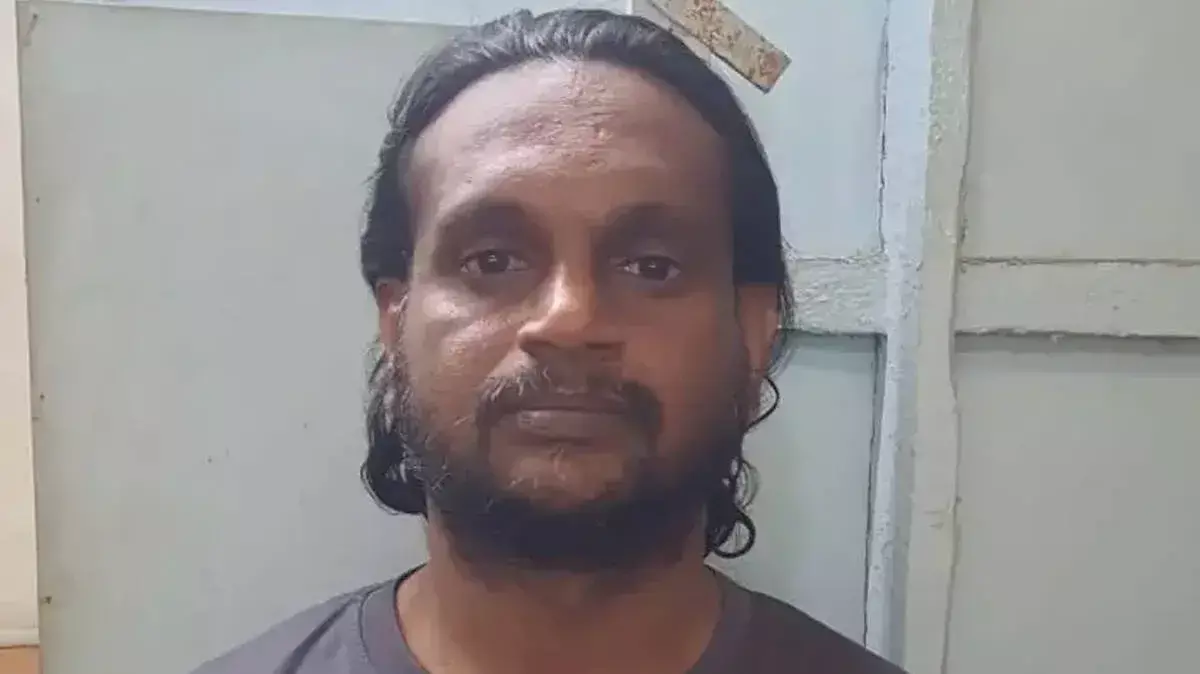 कोझिकोड में बाउंड्री विवाद को लेकर एक युवक ने महिला पर गोली चलाई कोझिकोड में बाउंड्री विवाद को लेकर एक युवक ने महिला पर गोली चलाई