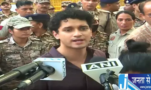 महिला पत्रकार से बदसलूकी का आरोप दिल्ली पुलिस के खिलाफ प्रदर्शन महिला पत्रकार से बदसलूकी का आरोप दिल्ली पुलिस के खिलाफ प्रदर्शन