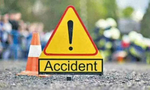 ट्रक ने कार को पीछे से मारी टक्कर, तेलंगाना महिला की मौत