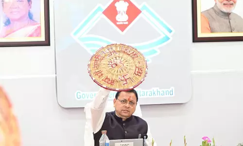 CM धामी का बड़ा फैसला अब जिलों में भी होगी कैबिनेट बैठक CM धामी का बड़ा फैसला अब जिलों में भी होगी कैबिनेट बैठक