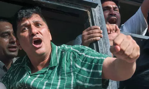 ज्ञानेश कुमार के इस्तीफे की मांग, दिल्ली में हाई वोल्टेज ड्रामा