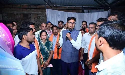 बाढ़ प्रभावितों के बीच पहुंचे वित्त मंत्री ओ.पी.चौधरी, सुनी समस्याएं